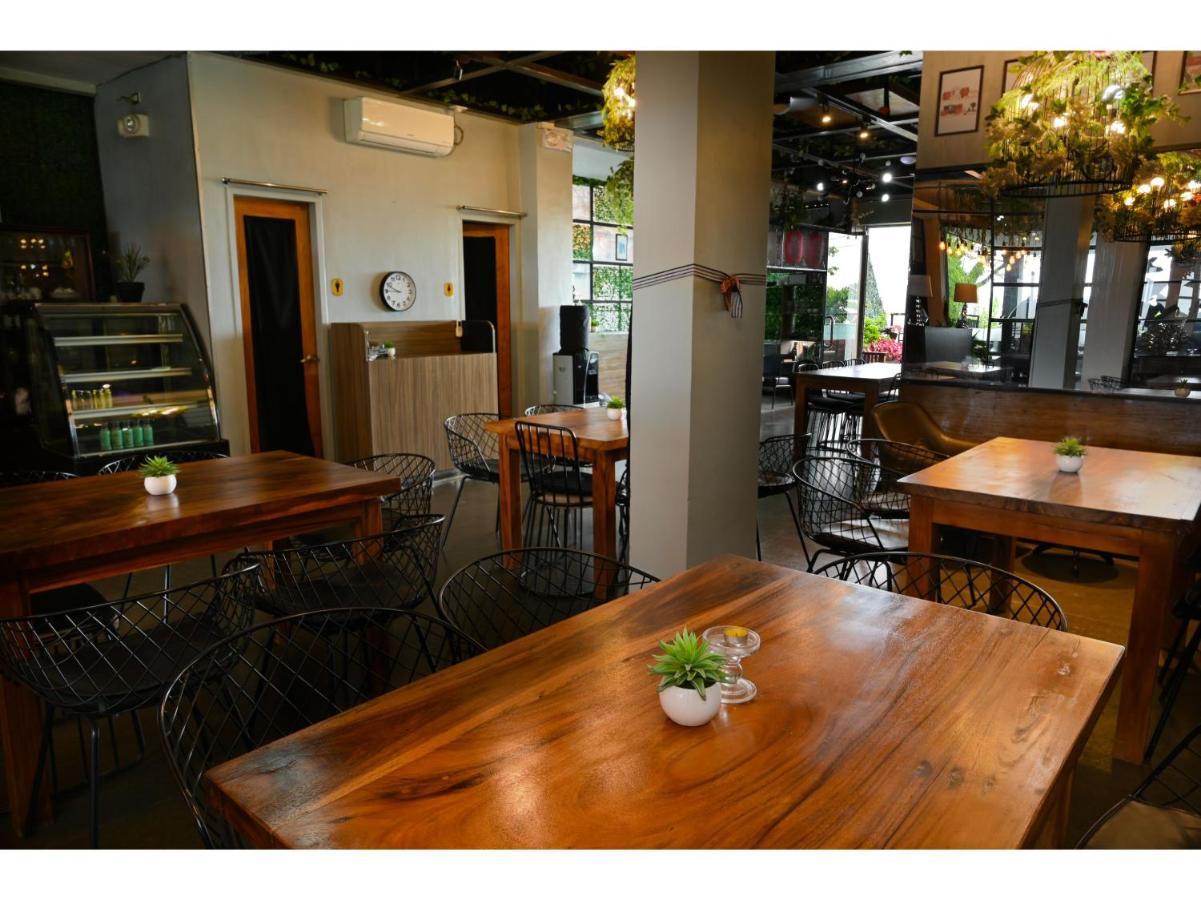 Capital O 890 Nami Hotel Tagaytay Tagaytay City Bagian luar foto